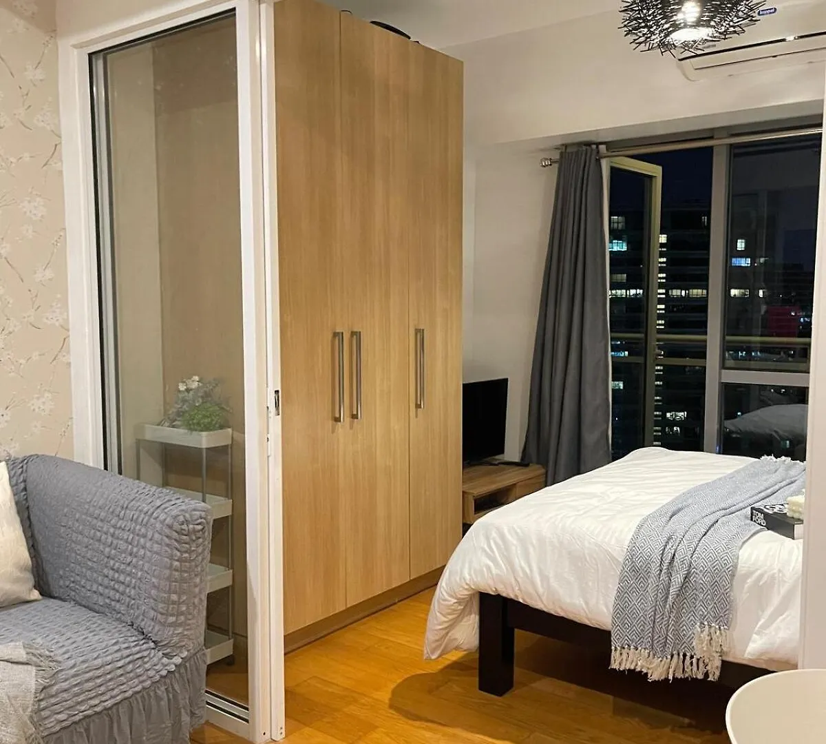 Apartment The Serene Escape Ph Rockwell Balcony View 1Br Manila