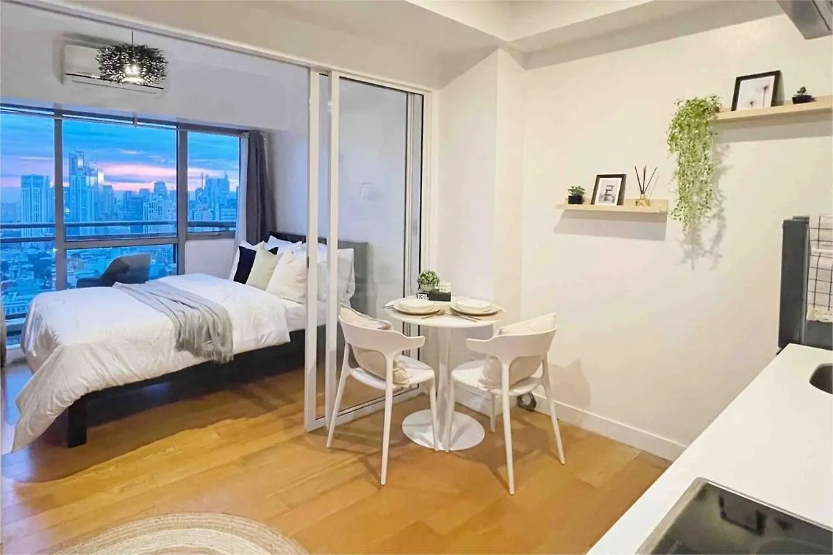 The Serene Escape Ph Rockwell Balcony View 1Br Manila Apartment