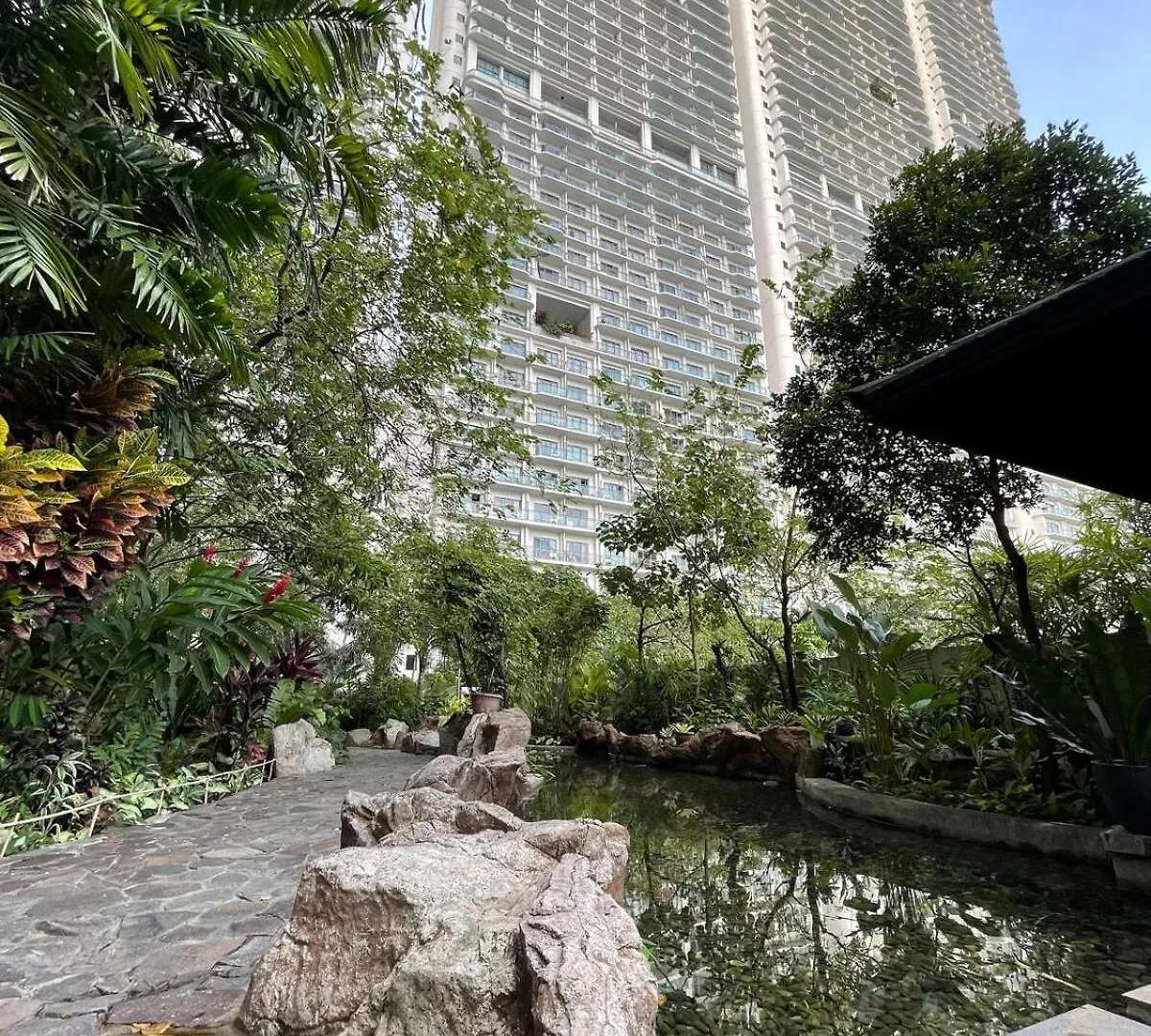 The Serene Escape Ph Rockwell Balcony View 1Br Manila Apartment